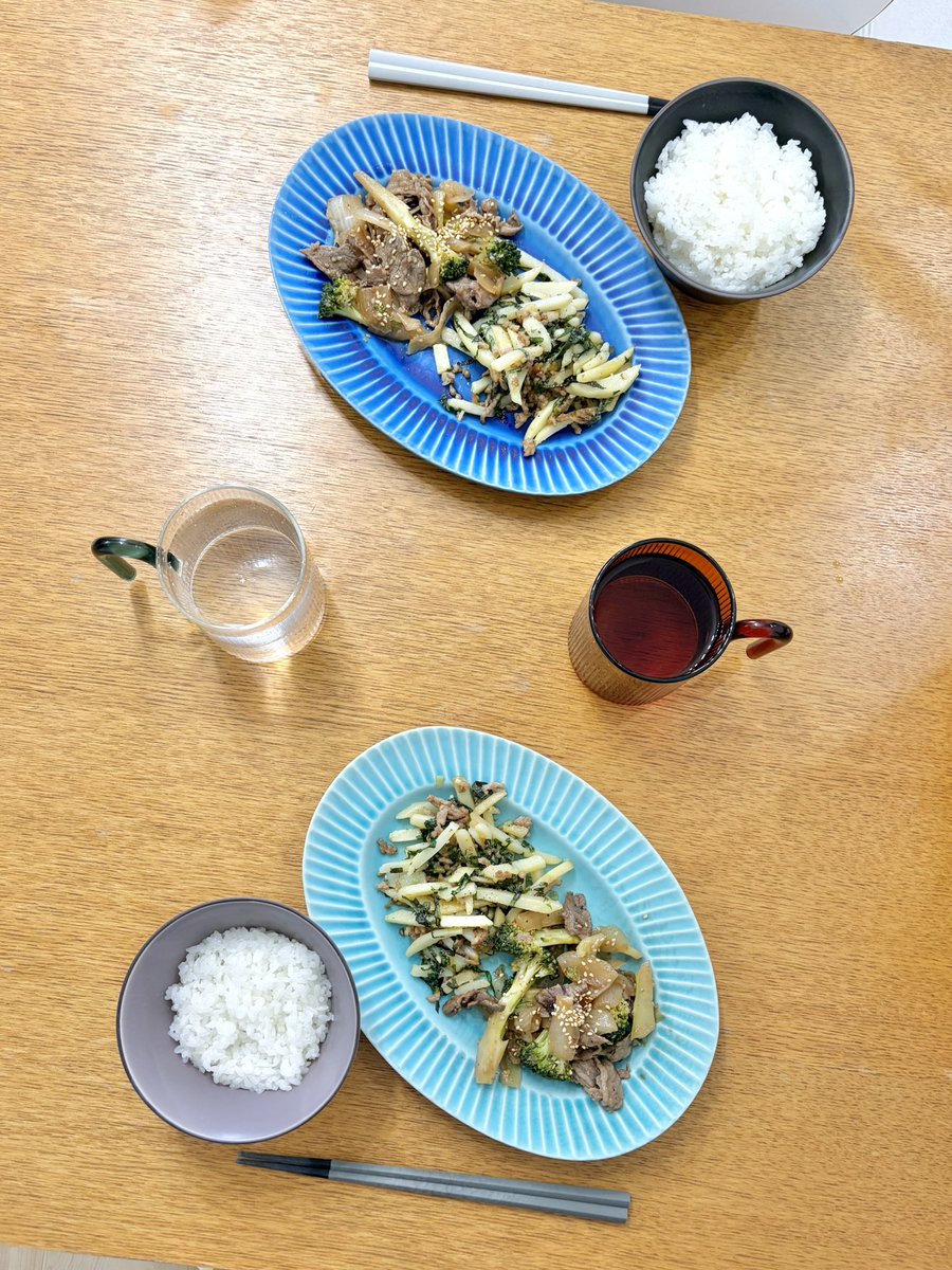 itan226's tweet photo. 🥔じゃがいもと大葉の炒め物
🥦牛肉とブロッコリーのオイスター炒め
🍚ご飯

作り置き朝ごはん☀️😂

#ちゃそ子
#異端夫婦録
#朝食
#朝ごはん
#おうちごはん https://t.co/Vy07UTNo5I