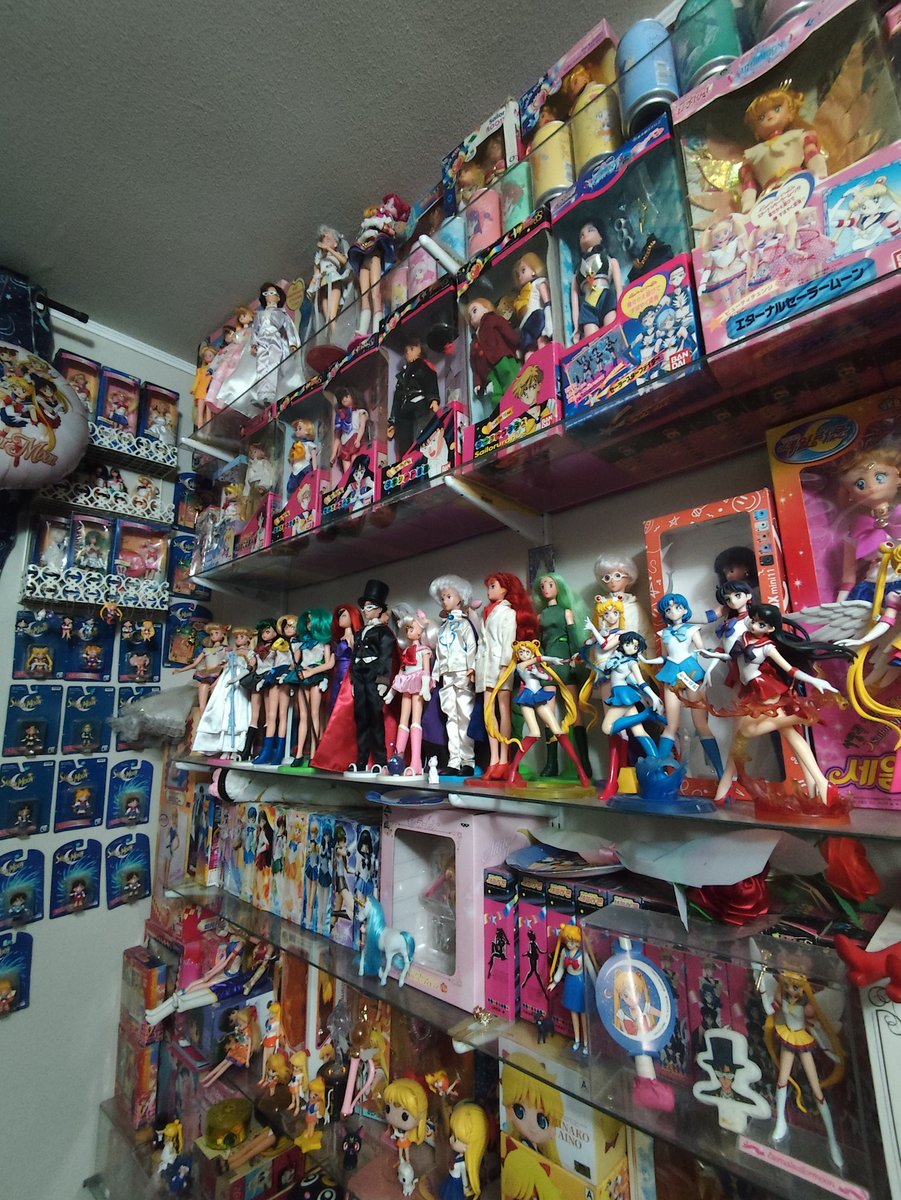 Lina_Shirou's tweet photo. Bedroom of a 40-years-old woman.✨💖 https://t.co/bNpruWnFMJ