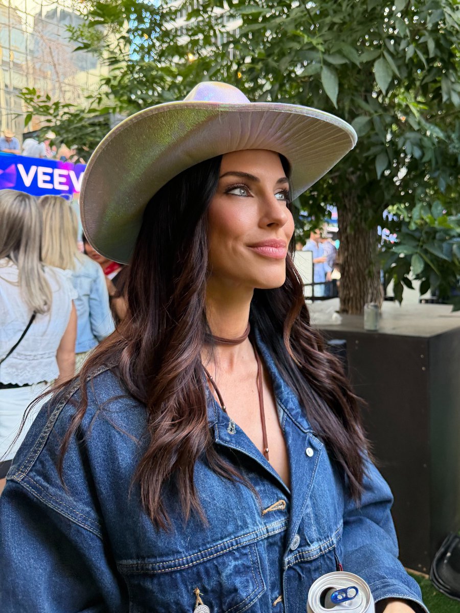Jessica Lowndes Fans tweet media