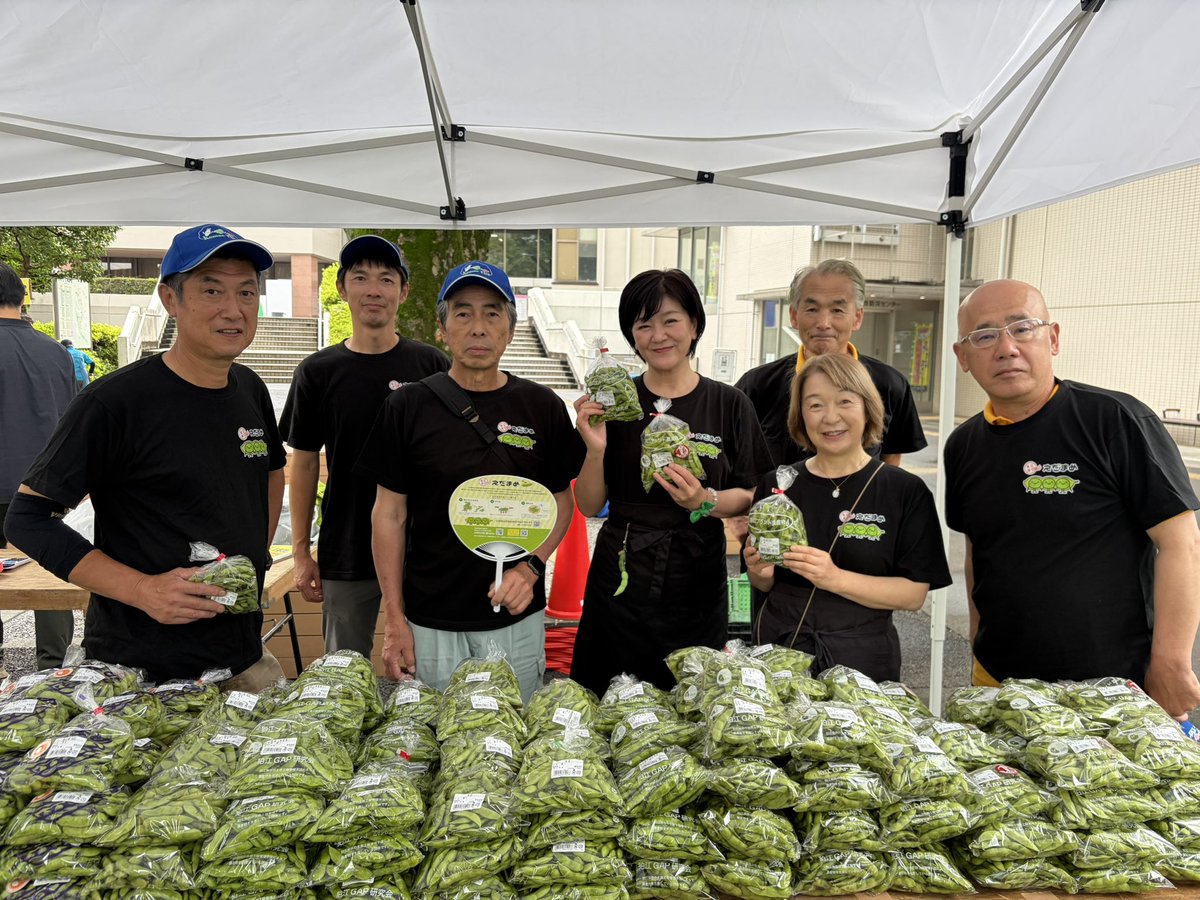 take_misumi's tweet photo. 本日は、狛江市農産物直売会主催夏の風物詩「えだまめ祭り」が市役所市民広場に9時から開催です。枝豆アイスも販売します。ぜひ、多くの皆様にお越し頂ければと思います！ https://t.co/Yl5P0JgkUE