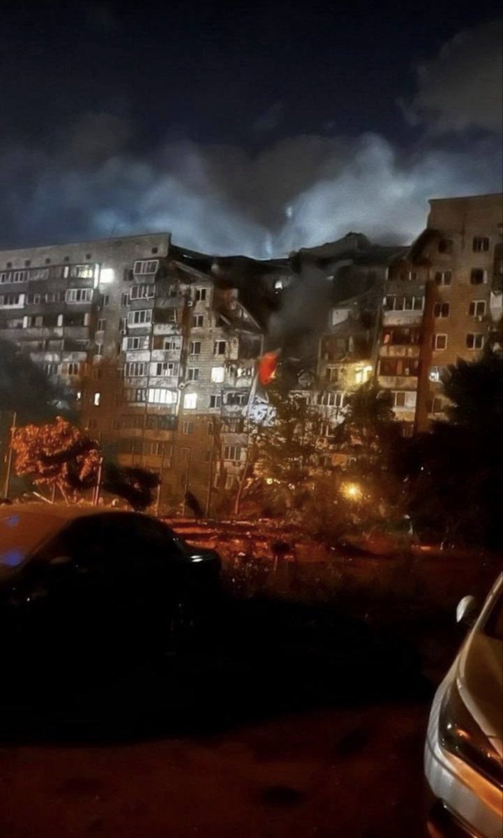 mobbs_mentality's tweet photo. Another Russian attack on Kyiv.

What military value is there in blowing apart apartment buildings? What battlefield advantage is gained by murdering civilians?

Russia can’t win on the front, so they take to slaughtering the innocent in their beds.

Pure barbarism. https://t.co/8vNV56KKDt