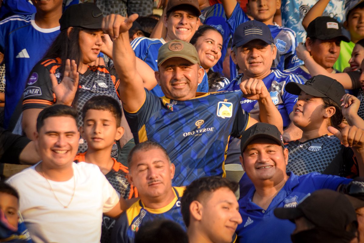 DelfinSC's tweet photo. Los cetáceos siempre 
presentes en el Jocay. 💙💛 https://t.co/f2TFsFMK4k