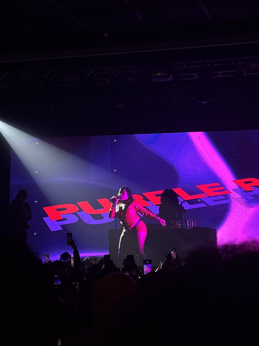 niccsants's tweet photo. Duquesa maravilhosa, já sai do show com sdds aaaaaa😫😫😫 https://t.co/bv605pEBDp