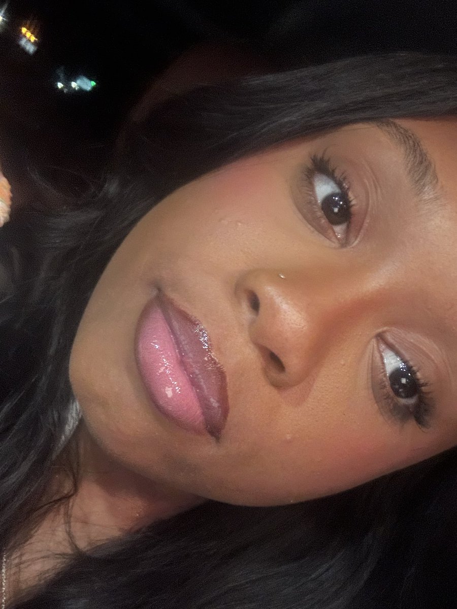 l0vejay_'s tweet photo. Be tryna do my own makeup🫧 https://t.co/B5U7A7BHMK