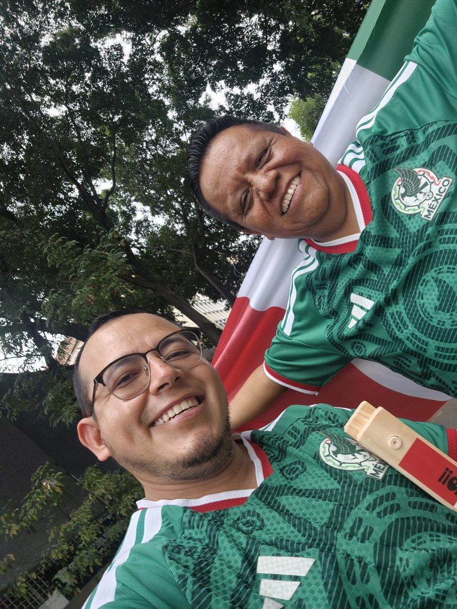 EdsonCrux111's tweet photo. ¡Vamos, México! 🇲🇽✨️⚽️ https://t.co/MOu5iJmxuv