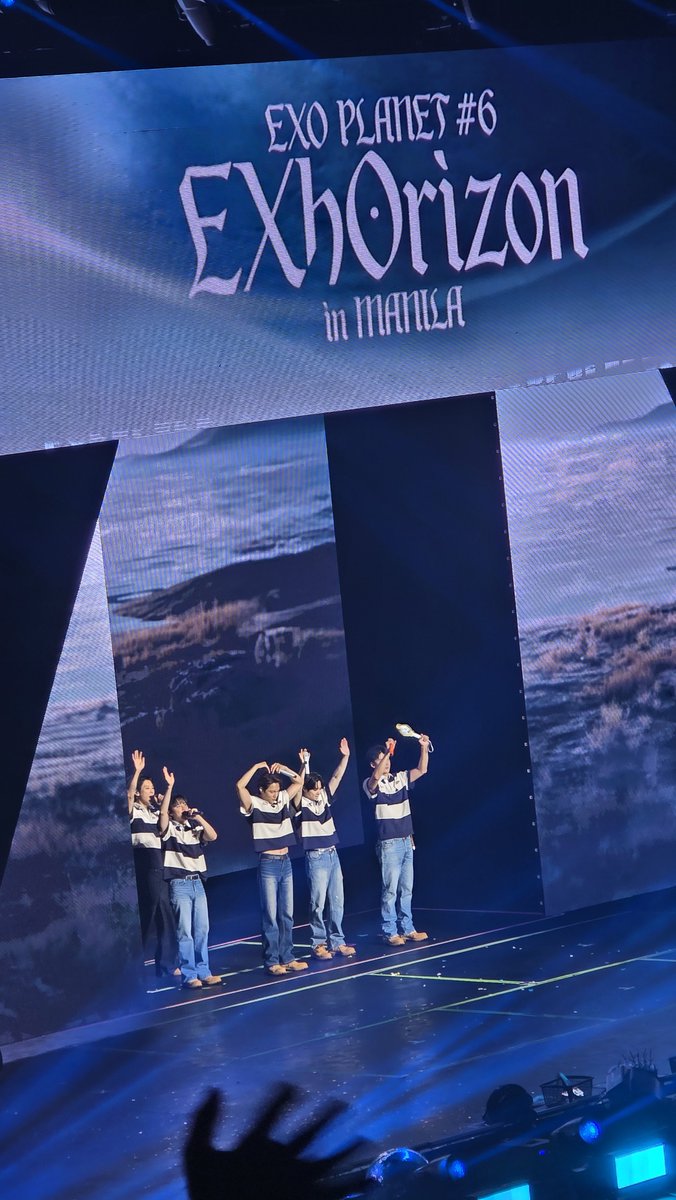 25eksojinyulyne's tweet photo. God really made everything possible for me to see them after 7 years.

I love you my home, EXO https://t.co/q1WLbk6GeN