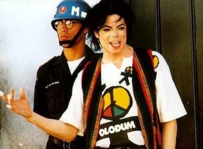 FalandoDeMaico's tweet photo. Graças a Deus, Michael Jackson é brasileiro e nunca nos decepcionou 🇧🇷🙏🏻 https://t.co/jtO0dqTJn6