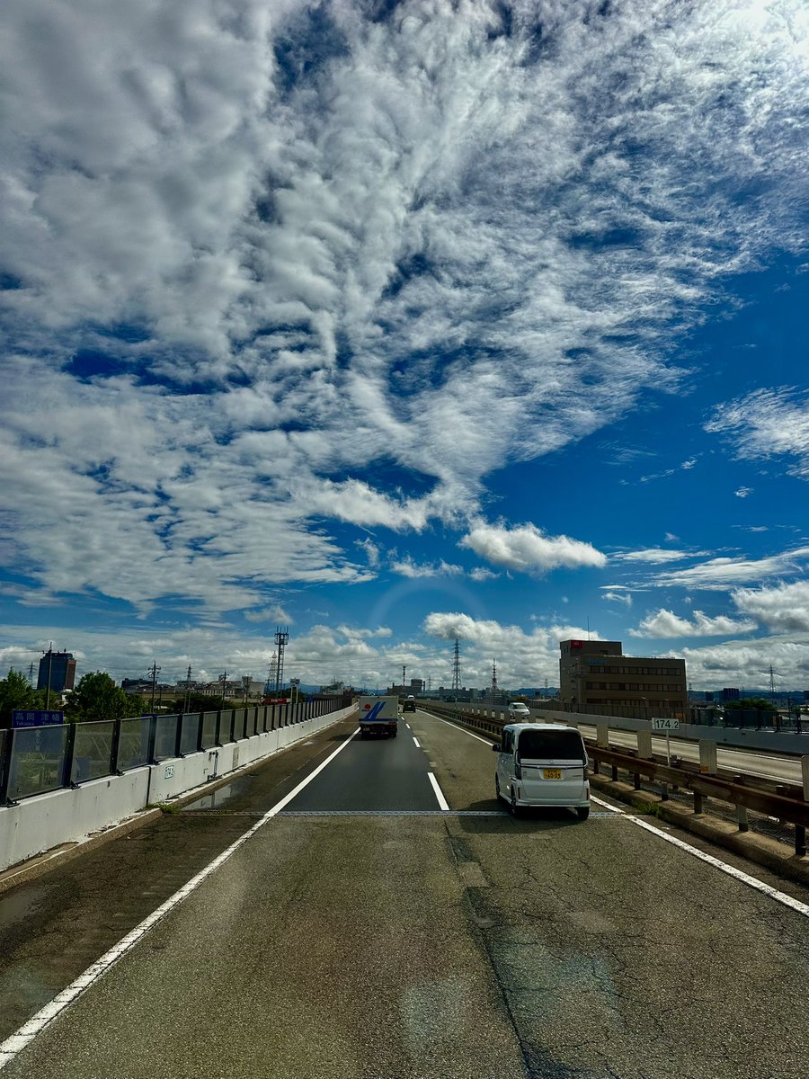UUUUchan1128's tweet photo. 金沢晴れてきたんやが🫪
あちちのちーて下りましょ https://t.co/3hWFf2rdem