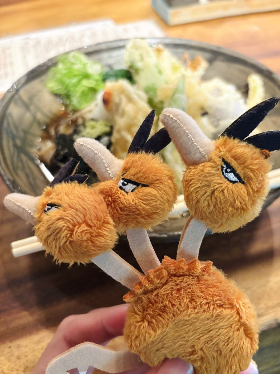 Mankey_056's tweet photo. 冷たいおろし蕎麦だよ、食べ物を見るのは初めてかい？

みたらし団子みたいに頭並んでるから「きやす」って名前にしよかな https://t.co/LWqA3Dc9a2