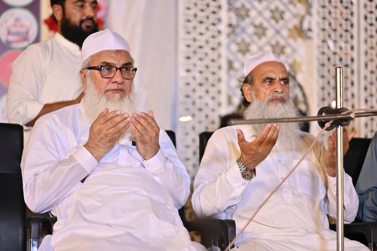 DaruliftaS's tweet photo. عرس ضیاء الامت پیر محمد کرم شاہ الازہری رحمۃاللہ علیہ کی مرکزی نشت میں خطاب 
مفتی شیر محمد خان
دارالافتاء دارالعلوم محمدیہ غوثیہ بھیرہ شریف
دارالافتاء بھیرہ شریف
Uras zia ummat pir muhammad Karam Shah
Pir muhammad Karam Shah uras  e pak
عرس ضیاء الامت رحمۃاللہ علیہ https://t.co/qjcODntr9q