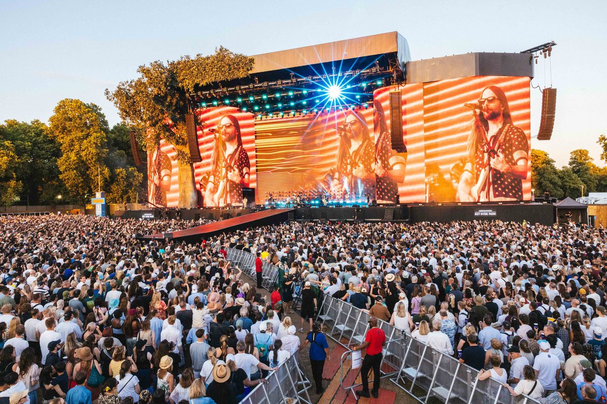 maroon5's tweet photo. Thank you, London! @BSTHydePark this was a dream come true ✨
📸 @bootswallace https://t.co/WZRK6peFc2