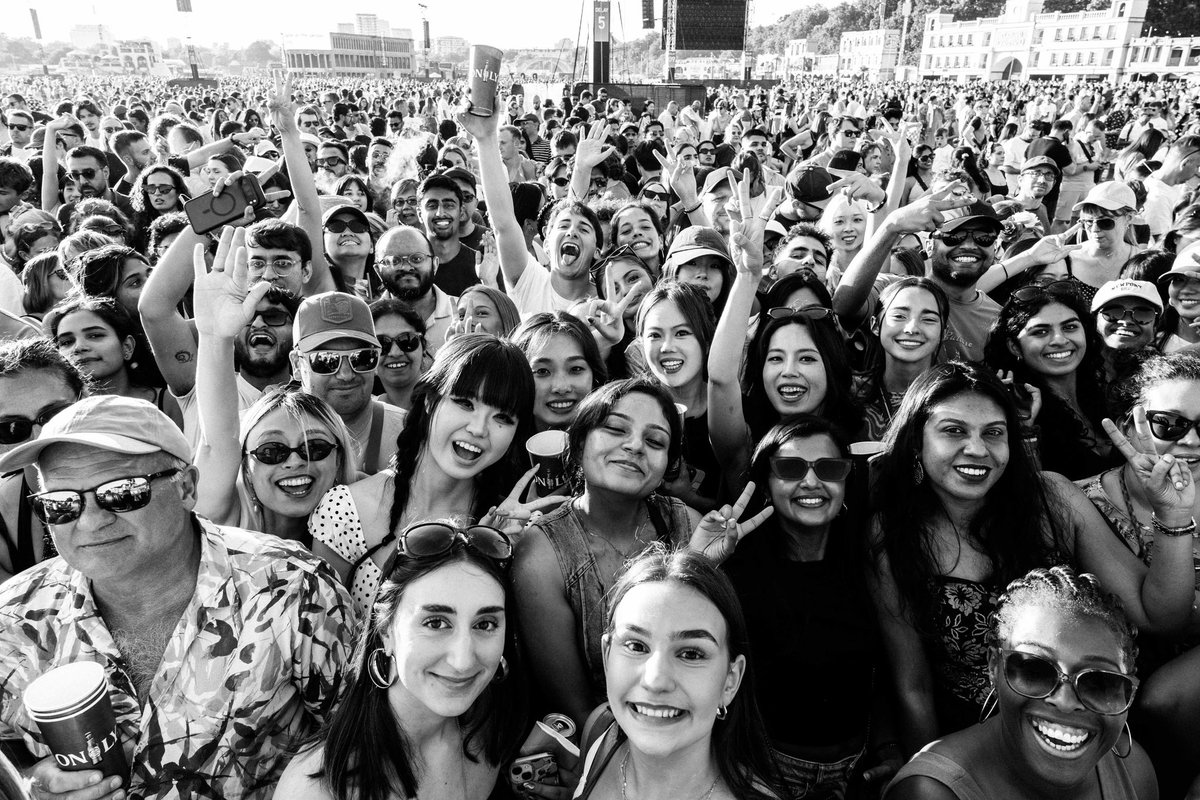 maroon5's tweet photo. Thank you, London! @BSTHydePark this was a dream come true ✨
📸 @bootswallace https://t.co/WZRK6peFc2
