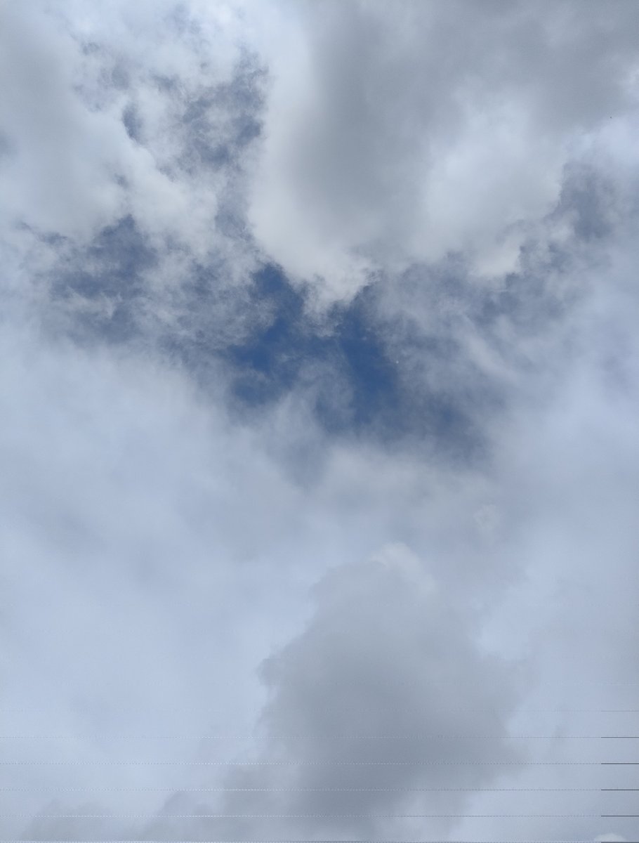 gamma2121's tweet photo. おはようございます🙋‍♂️

今朝の東京🗼はくもり☁️
分厚い雲の向こうにはお日様🌞が見えていますが曇り空
その上たまに大粒の雨もぽつりぽつりと落ちてきたりもしています

月曜日ですが、とりあえず今のところ大きな渋滞もなく案外スムーズです

今日も1日がんばろー‼️😎👍

#イマソラ #空ネット https://t.co/2ESMf8hUZi