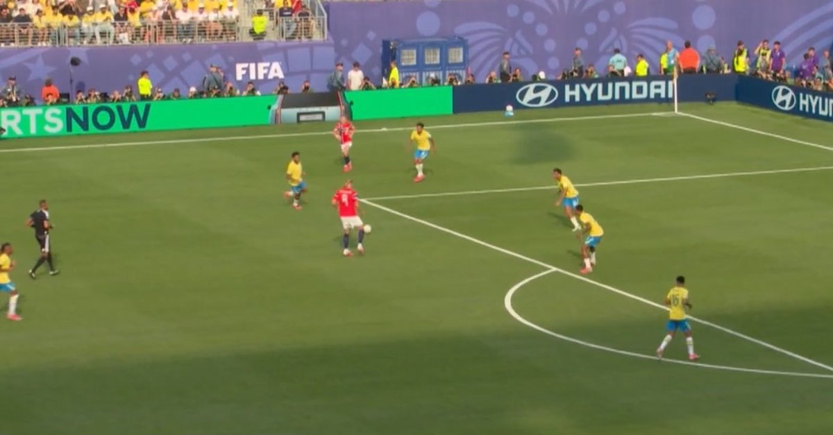 Danborgez's tweet photo. e tem maluco falando que eles tiveram espaço pq o neymar entro kkkkkkkkkkk vsf olha essa marcação https://t.co/ntToXfuYFp