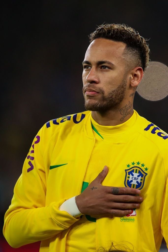 NeymarFr_'s tweet photo. Meilleur buteur 
Meilleur passeur 
Légion d’honneur 🇧🇷 https://t.co/9MVsA7G9OA