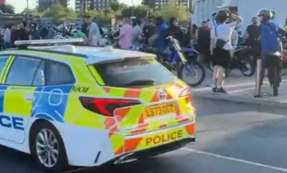 MM_22_12's tweet photo. @LozzaFox soooooooo weve drove past the white men in the video and you conclude your racist rhetoric because of the last last frame in the same video ya crack head looking cunt https://t.co/AUUOSgqKJd