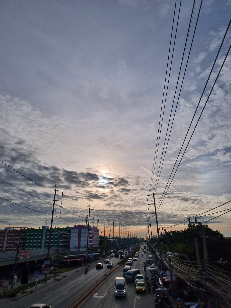 yakpenmaew_'s tweet photo. เค้าเอาท้องฟ้าเช้านี้มาฝาก ~ 🌥

#คุณท้องฟ้าของพพ https://t.co/YjpeDnCCMP