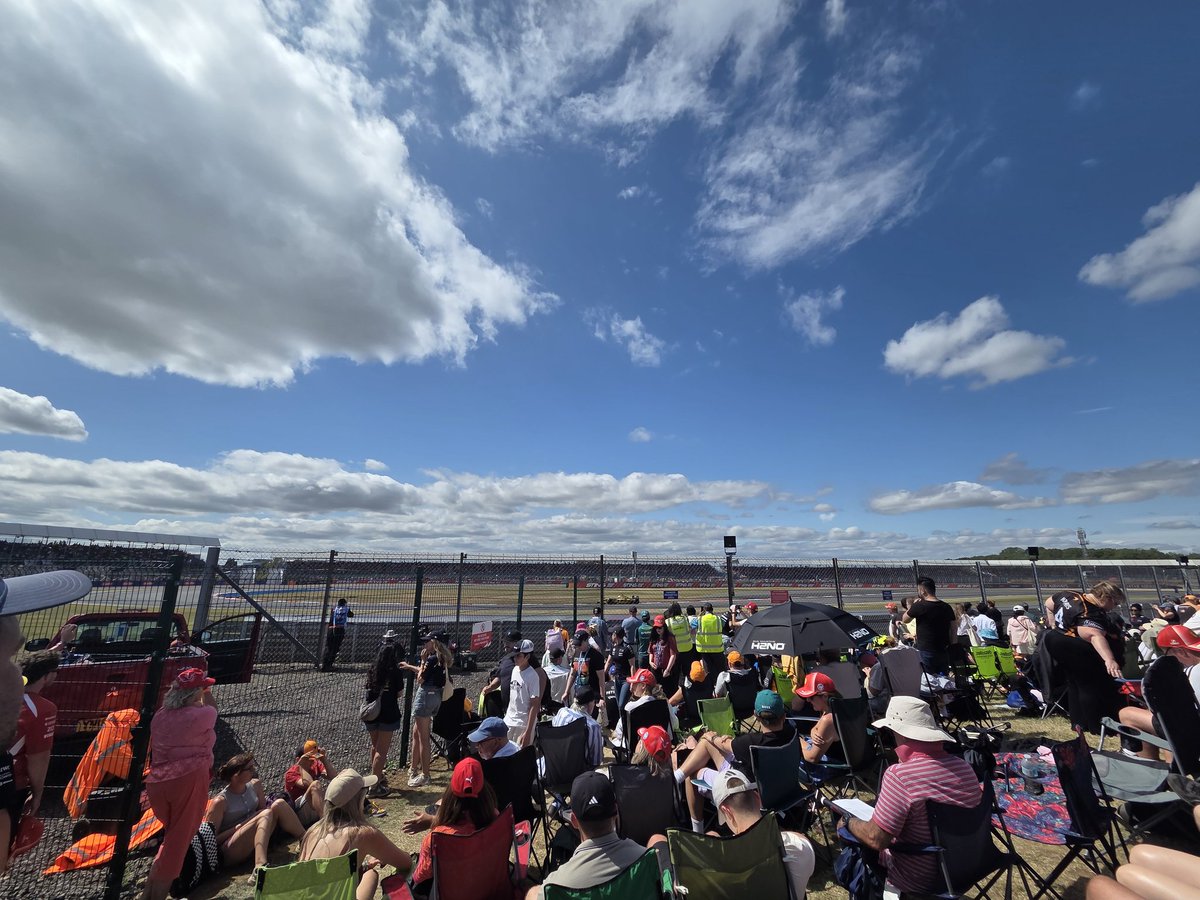 buswaychar's tweet photo. Silverstone - completed it ✅️

Arriva drivers and buses came together from all over the country and I think we did ourselves proud! https://t.co/rhbyJdSgrD