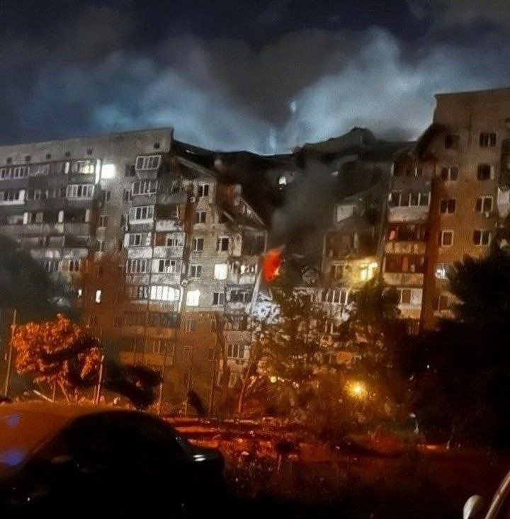 KaterynaLis's tweet photo. ‼️The first footage of the impacts from Kyiv.

Why are we living in a reality where there are phone calls, negotiations, and handshakes with Putin, Russians, and Russia in general?

How is it possible that, for five years in a row, Ukraine still cannot get enough Patriot air defense systems, to protect its civilians, from democratic countries that call themselves allies, despite having enough of these systems in their stockpiles?

How did we end up here?

Something is deeply wrong with this world...