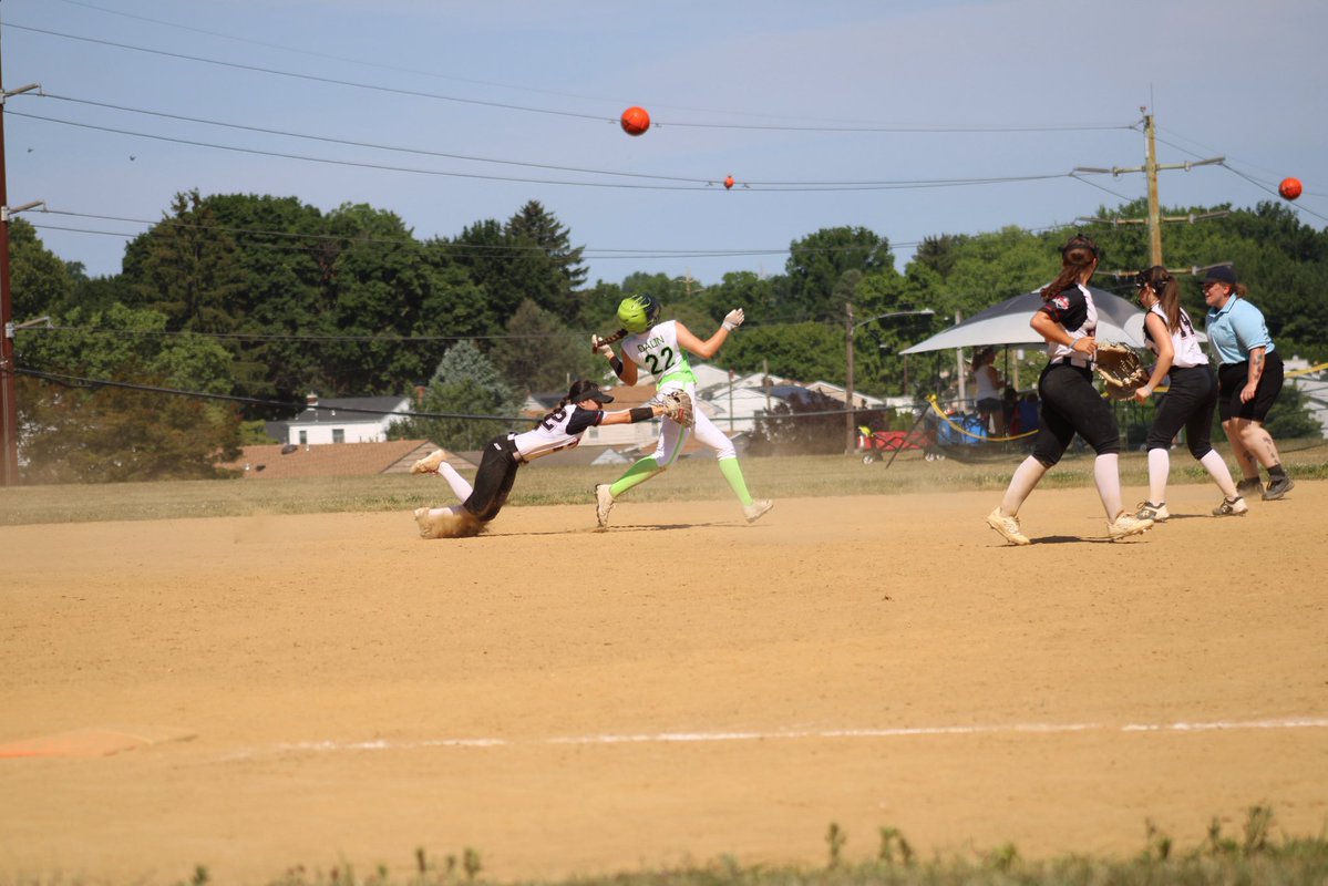 jules_m_2028's tweet photo. Check out some of my favorite plays from this weekend @TNTTournaments showcase in PA, including a double play where my second basemen made the catch and I came in from LF to finish it with a diving tag in a pickle! 🥒 🥎 It was extremely hot so thank you to the college coaches and umpires who were there braving the heat with us. ⬇️⬇️🎥🎞️ Looking forward to building on this momentum throughout the rest of the summer!
#softball #2028recruit #leftyslapper #triplethreat @chrisrowan2323 @Fury_Rowan @ericholtz1313 @GameOn_13 @HighIntensityCT @BallGirlSports @D1Softball @TOP_D1RECRUITS @D1SoftballNews @SBRRetweets @recruitingArena @ExtraInningSB @AppStorms48176 @SoftballHome @SoftballDown @NextPitch_SB