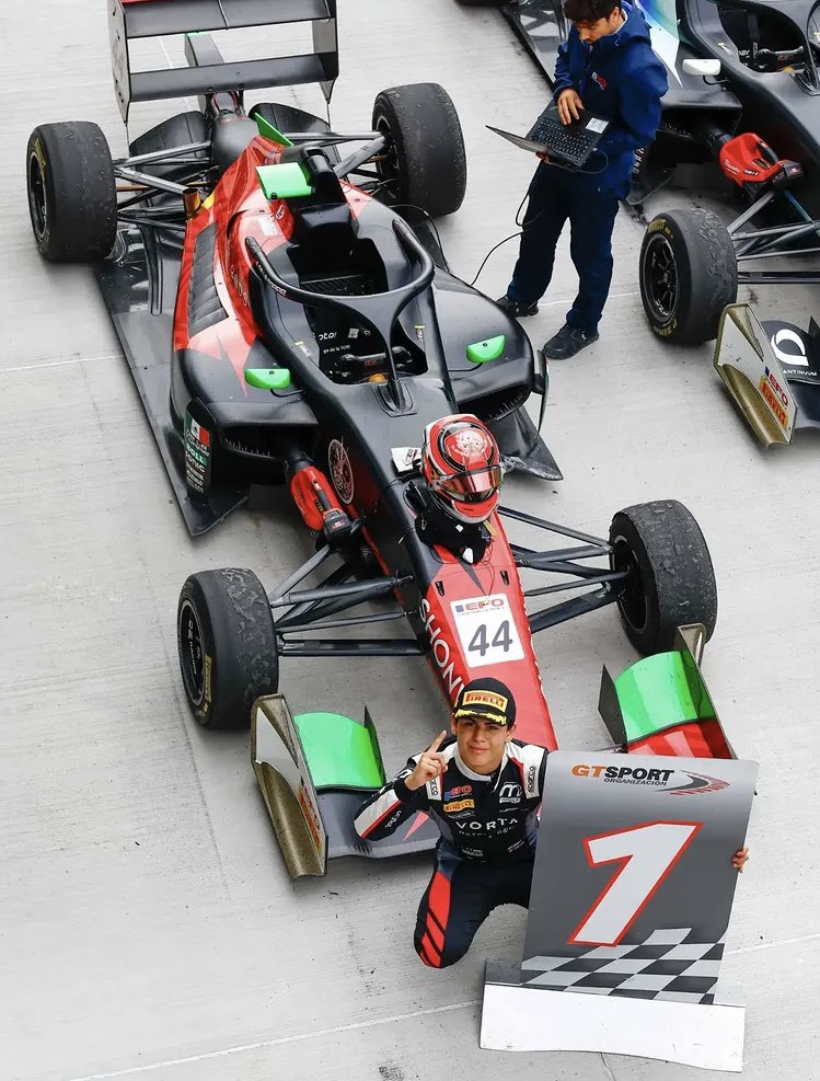 DanniMendiola's tweet photo. ¡𝐌𝐞𝐱𝐢𝐜𝐚𝐧 𝐩𝐨𝐰𝐞𝐫!🥇🇲🇽

Uno más, los atletas mexicanos rompiéndola. 👊
Diego de la Torre, consiguió la victoria en la carrera 2 de la Eurofórmula en el Hungaroring. ¡Bravo! 👏

#MexicanosXElMundo
#EuroFórmula https://t.co/mJJU1KzP3j