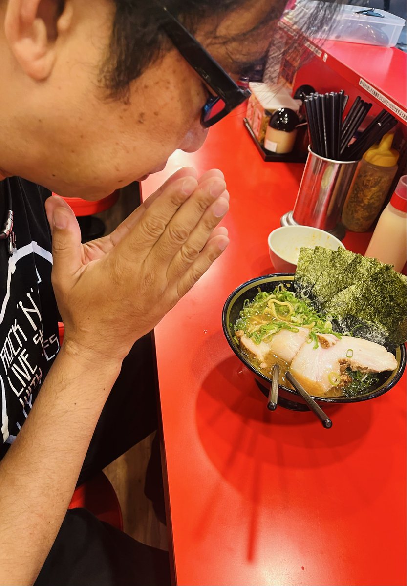 HitotsuZzz's tweet photo. 下北沢のシアター711で濱崎元気、
作品みてホクホクのあとは、

#十代目野中家 さんへ🍜仕事終わりの
奥井さんと合流！

やぱ演劇って楽しいのだなと
思われる作品やった！ありがとう
元気とは、またゆっくりねー🍻
取り急ぎお疲れさーん

#鳩とグリンピース
#ちょっとそこまで https://t.co/EEW0RpqpiG