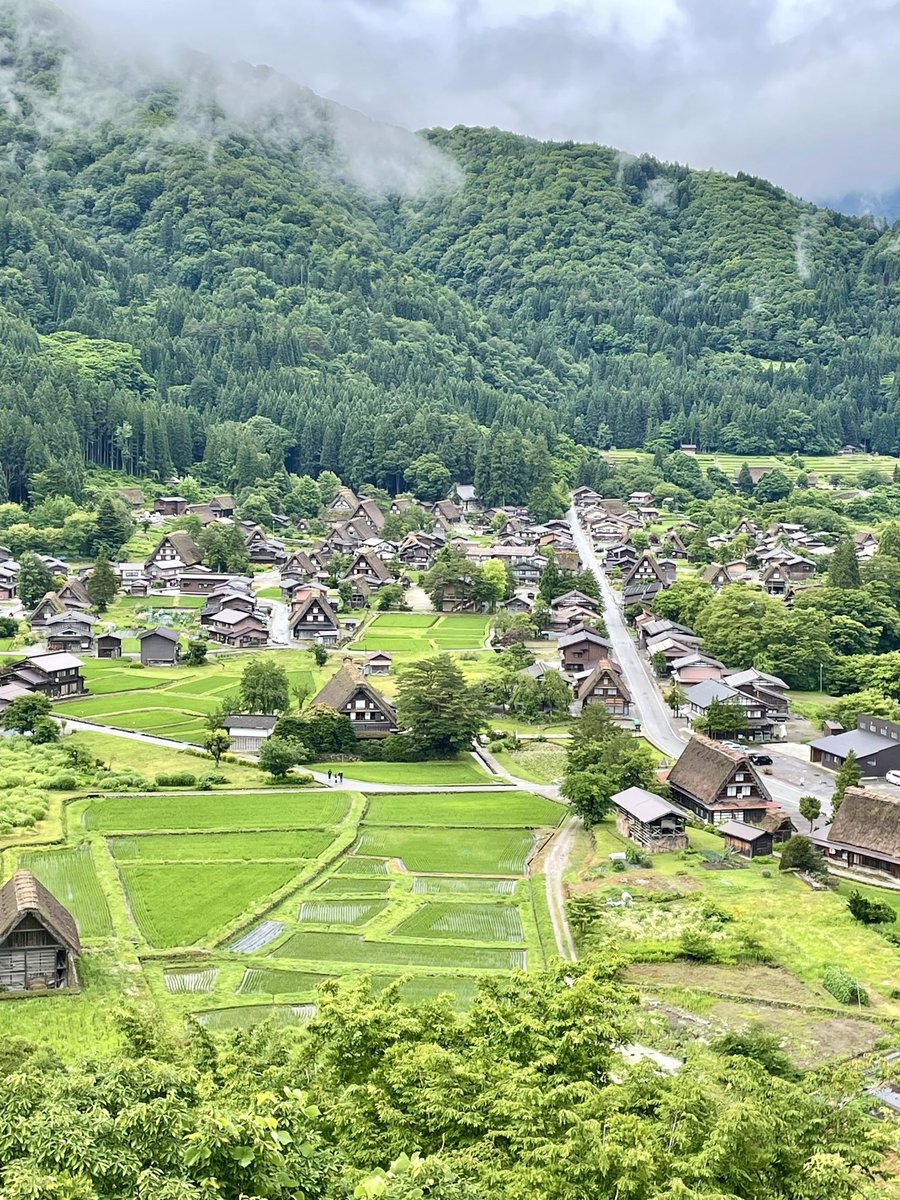 shiroten1728's tweet photo. 今日の白川郷（雛見沢）☁️ https://t.co/OZKBhPVfv9