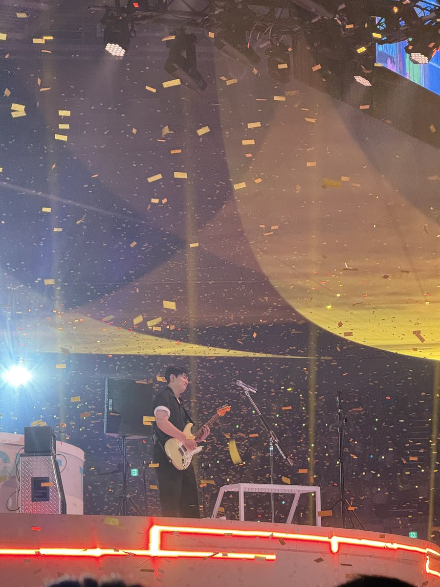 mi_ny_pixel's tweet photo. 무대에서 행복해보이는 성진이를 보면 이유없이 울컥하곤해 https://t.co/8OqpWLVASY