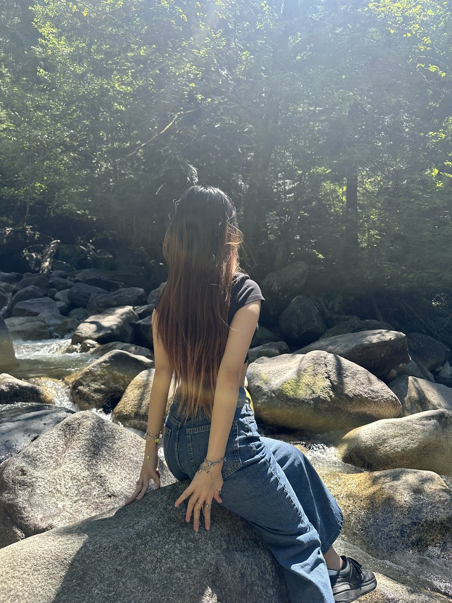 scarlet25122's tweet photo. tft player spotted outside ? https://t.co/yqclfzeTVN