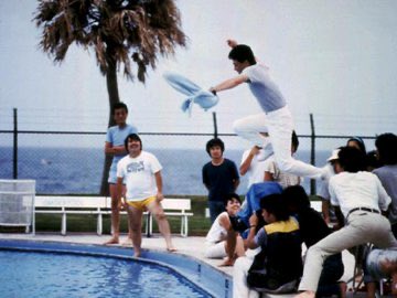 offcourse_today's tweet photo. 42年前の今日、「夏の日」のプロモーション・ビデオ制作開始。（〜07月20日）主演は大間ジロー。ヒロインは田中美佐子、西川のりおも出演。秋谷海岸のレストラン“MARLOWE”（マーロウ）や成田空港でロケが行われた。8分超の作品で制作は約2か月。ラストシーンは3パターン作られたとのこと。 1984年07月06日 #オフコース　#大間ジロー