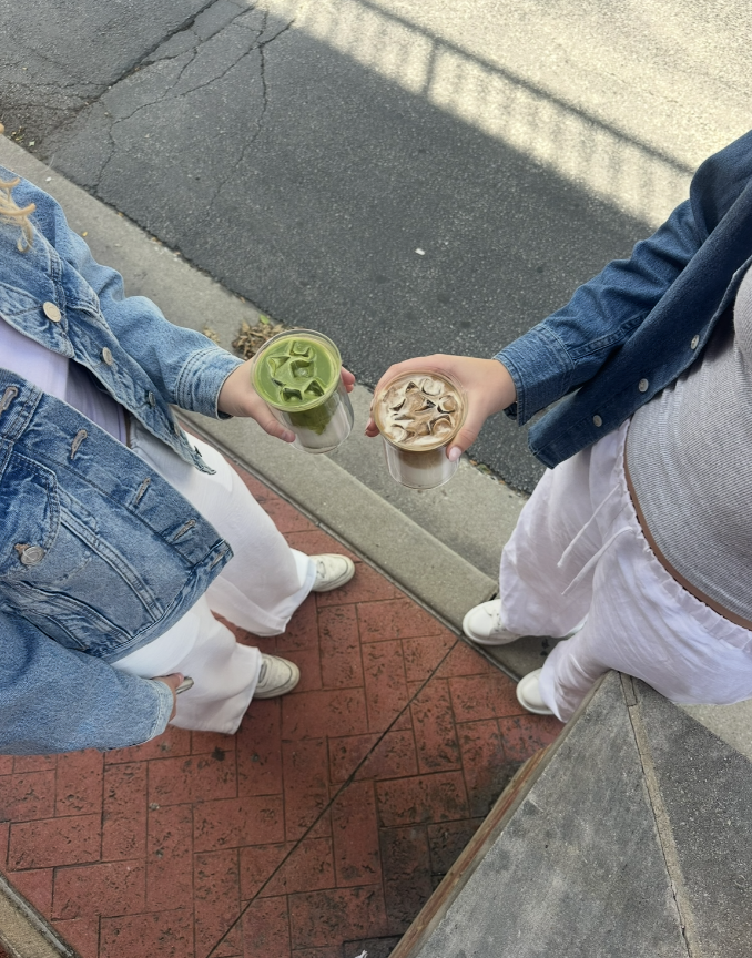 U3CoffeeX's tweet photo. THE PERFECT PAIR 🤎

An iced drink in each hand and nowhere important to be. Sounds like a pretty good day to us. ☕✨

Tag a friend you’re meeting at U3 this week!

#u3coffee #unitedbycoffee #forestparkil #coffeelovers #coffeedate https://t.co/CrkFwRtcW1