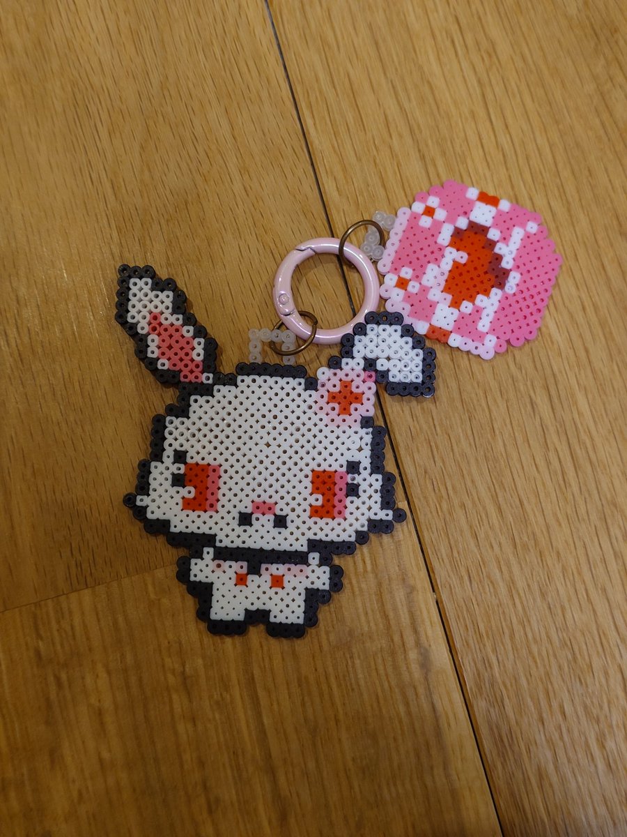久しぶりにアイロンビーズ ジュエルペットのルビーちゃん作ったー