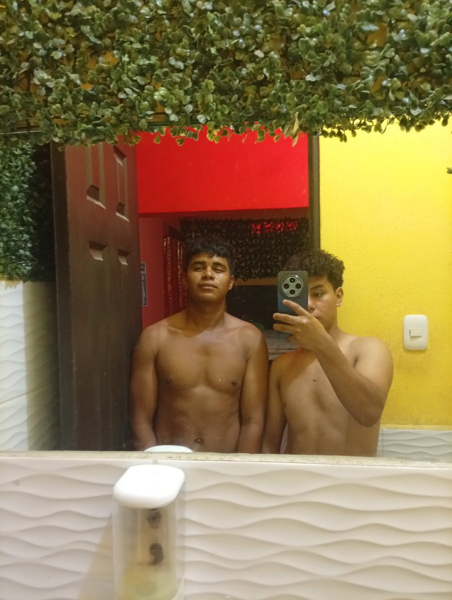 Lui_scante's tweet photo. El chacalito albañil lo convenzo a ir acoger a un hotel 🔥 https://t.co/QirZHThnT2