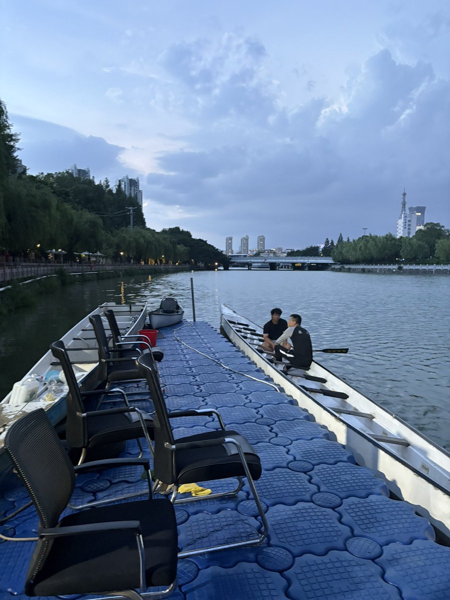 kaituo532's tweet photo. 龙舟基地码椅子一放，就缺啤酒烧烤了！ https://t.co/vAikyKCDUL