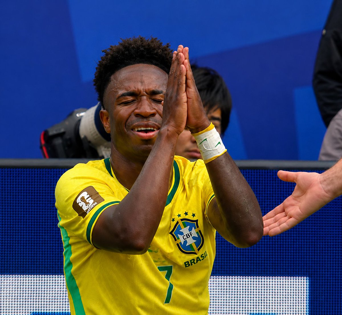 radarcellus's tweet photo. @CazeTVOficial Tem que ter culhão e tem que ter firmeza. O futuro da gloriosa seleção é sombrio. https://t.co/VzGLehli3m