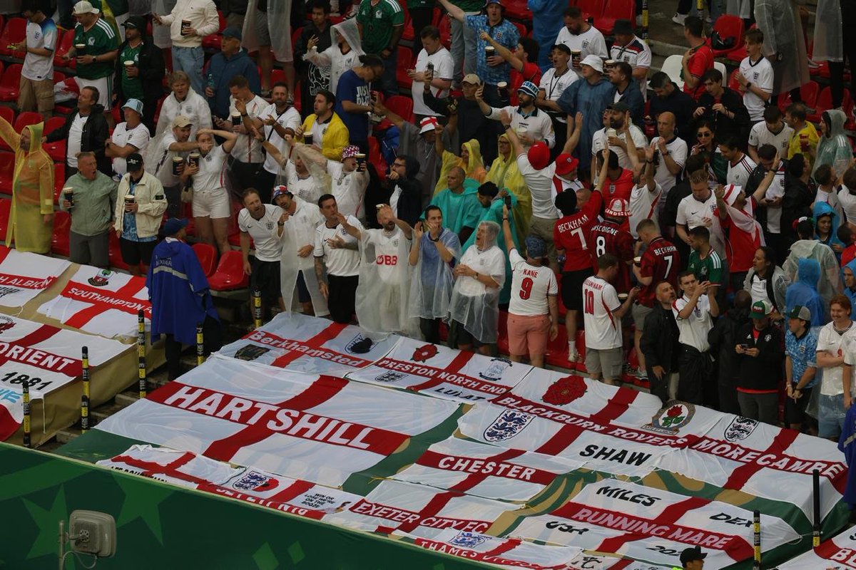 El_Universal_Mx's tweet photo. 🇲🇽 🆚 🏴󠁧󠁢󠁥󠁮󠁧󠁿 Las aficiones de ambos equipos ya se encuentran en el Estadio CDMX esperando el comienzo del partido entre México e Inglaterra.

#FOTOS: Valente Rosas | EL UNIVERSAL https://t.co/5wOqjU13zQ