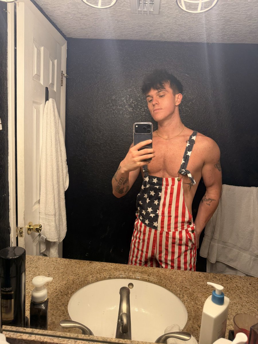 KnightsAtNightx's tweet photo. 4th of july surprise in the comments https://t.co/ddPAvLXX9A