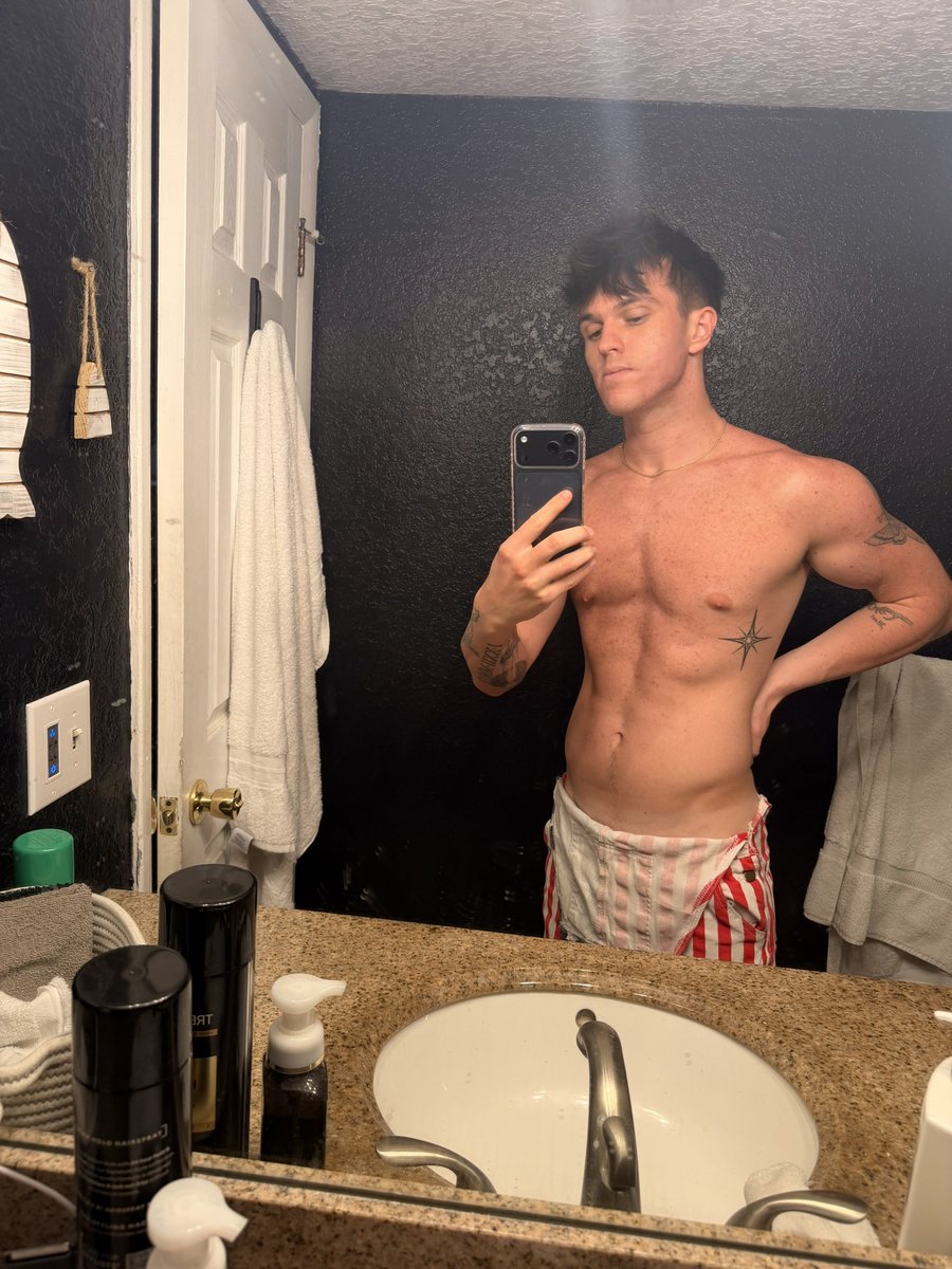 KnightsAtNightx's tweet photo. 4th of july surprise in the comments https://t.co/ddPAvLXX9A