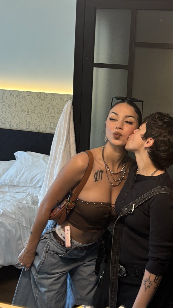 bbyvirgonae's tweet photo. Tall femme &amp; short masc for the W🥰 #wlw https://t.co/3S3BW9Y917