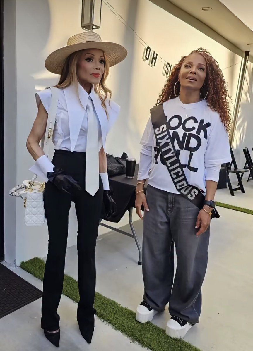 james99913564's tweet photo. queens of dressing like teenage boys https://t.co/AKflFlVtOx