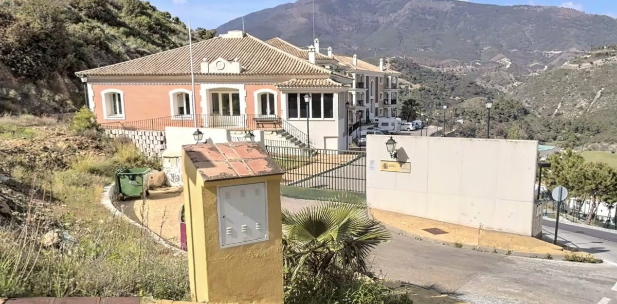 casa_cuartel's tweet photo. #cadadíauncuartel (1642)
Hoy vamos a conocer la #casacuartel de #Benahavís (Málaga):

📐
💶 @guardiacivil
🗓 2003 - 2007
📍 36,52285° N, 5,04779° O
🏘️ 12
1/4 https://t.co/TMWv54PAJO
