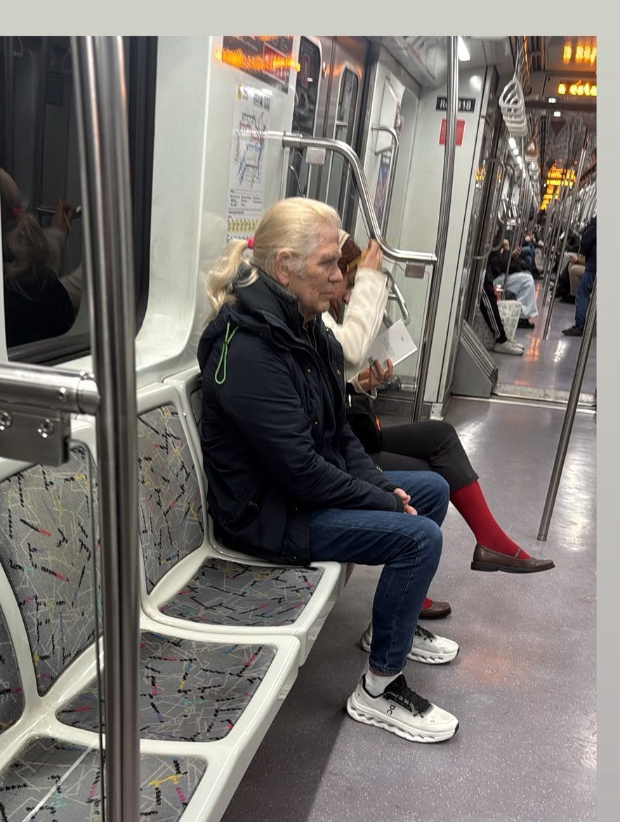 martinpugliese's tweet photo. Dos golazos y se vuelve en subte como uno más. Humildad. https://t.co/TmUFRUWRyd