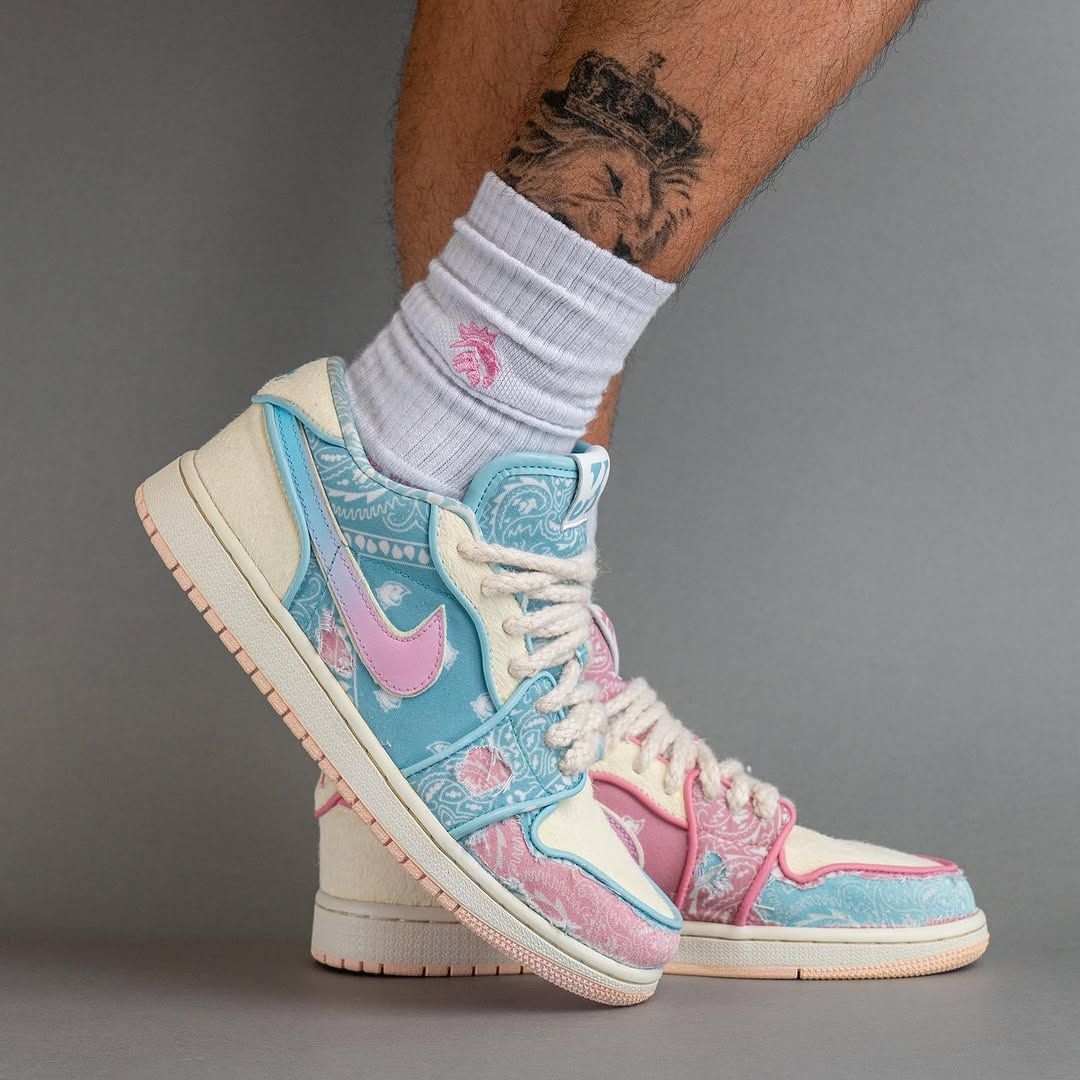 JustFreshKicks's tweet photo. Air Jordan 1 Low "South Beach" customs 🍬🌸❄️ https://t.co/Il4SVptP9h