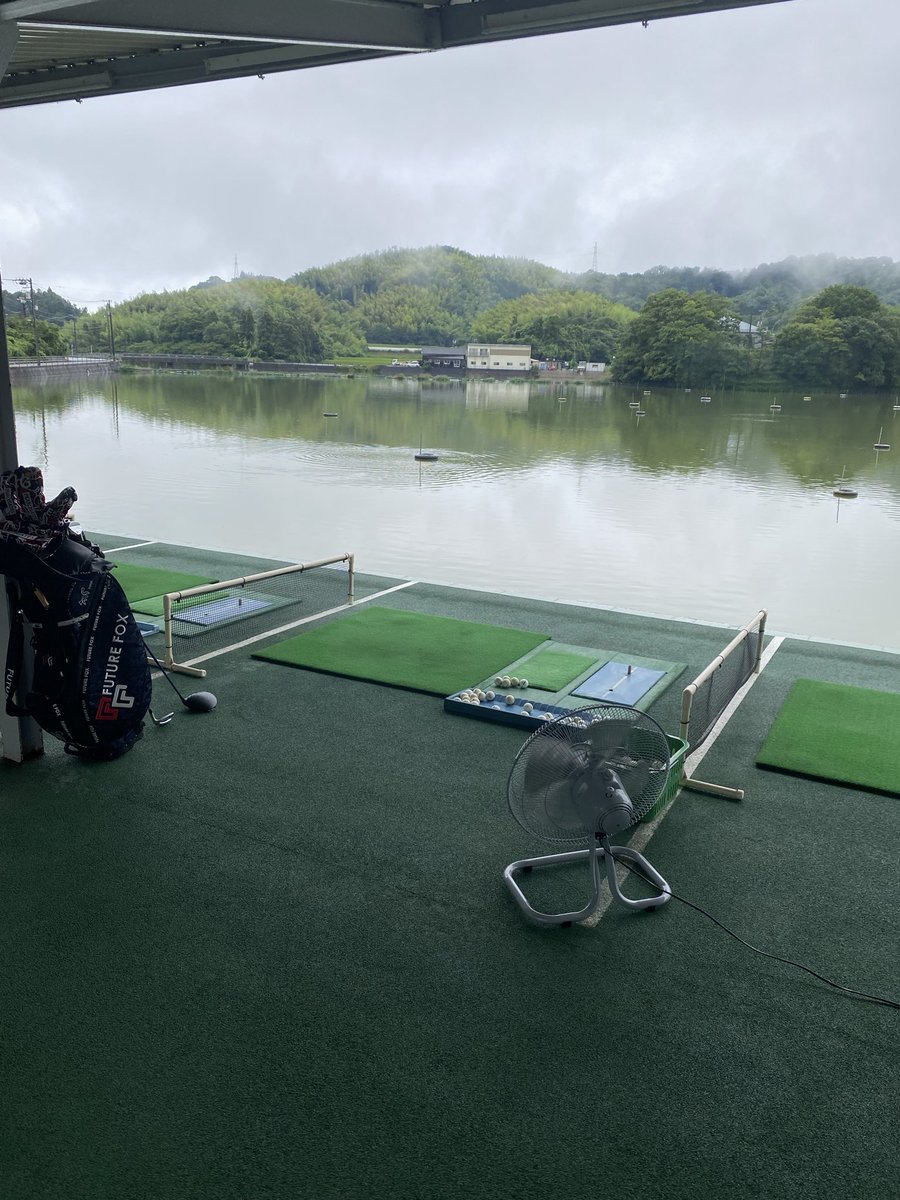 246phev's tweet photo. 雨☂️にも負け��、テレワーク中 https://t.co/gadwI489mP