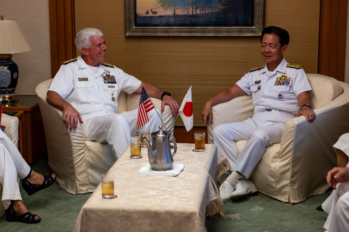 USFleetForces's tweet photo. Fleet Forces, arriving! 🫡⚓️

Adm. Thomas boarded the JS Kashima for a reception with Admiral Akira Saito, Chief of Staff of the Japan Maritime Self Defense Force. https://t.co/tmxBr5oZNc
