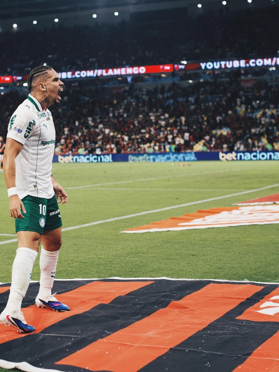 amorimbaiano's tweet photo. não deixe mais um vexame da seleção em copa do mundo distrair que o somos os líderes do campeonato brasileiro com 7 pontos de frente https://t.co/P9Ws0emKMA
