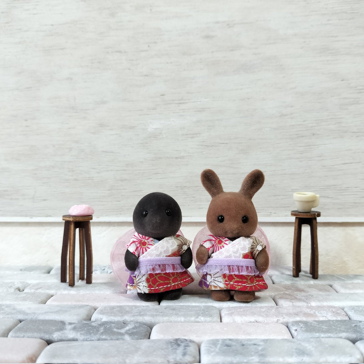 RibbonMinne's tweet photo. 焦げ茶と焦げ茶の派手色が似合う2人のどっちが似合うか選手権🤎 https://t.co/4FbO3Q3Eda