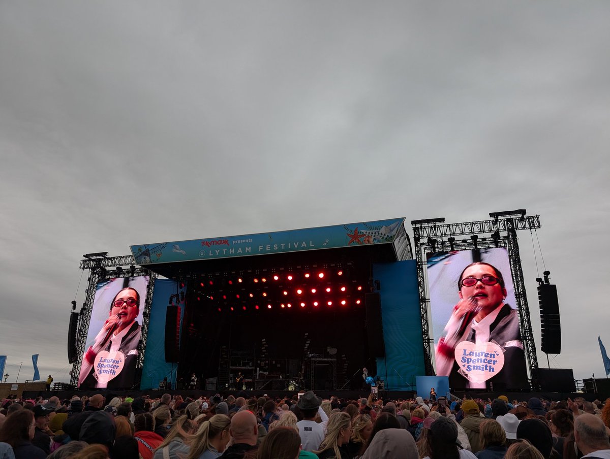 Jayrob2796's tweet photo. #lythamfestival was amazing Wednesday night. Then the amazing @KingsOfLeon last night! Can't wait for tonight in Leeds! https://t.co/Ck51TSW4yq