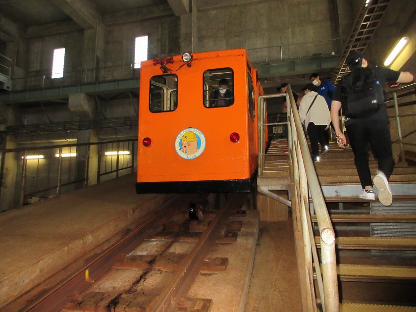 MIURAchief's tweet photo. おはようございます！☀️🍏

【青森の旅 8・9/11】 青函トンネル本州側の始発駅がある「三厩（みんまや）」、そして津軽海峡冬景色の歌でも有名な、あの本州の最果て「竜飛崎（たっぴみさき）」へ行ってきました！🌊⛰️
歴史ロマンと大自然のエネルギーを肌で感じまくりの大興奮な旅路になりました。写真を見るだけでも旅情をそそられること間違いなしです📸👇

詳細は毎日更新ブログでたっぷり熱く語っています！ぜひ覗きに来てくださいね👇
【世界最長の海底トンネル】
https://t.co/zsdoxxhfRS

【竜飛崎】
https://t.co/0qK5OeHRDt

本日もよろしくお願いします！🔥
#企業公式が朝の挨拶を言い合う #企業公式つぶやき部 #企業公式さんと繋がりたい #不動産
