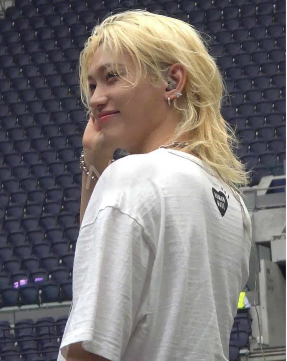 lixmusicmuse's tweet photo. thinking of my pretty sunkissed boy https://t.co/kYfYsh6bjV